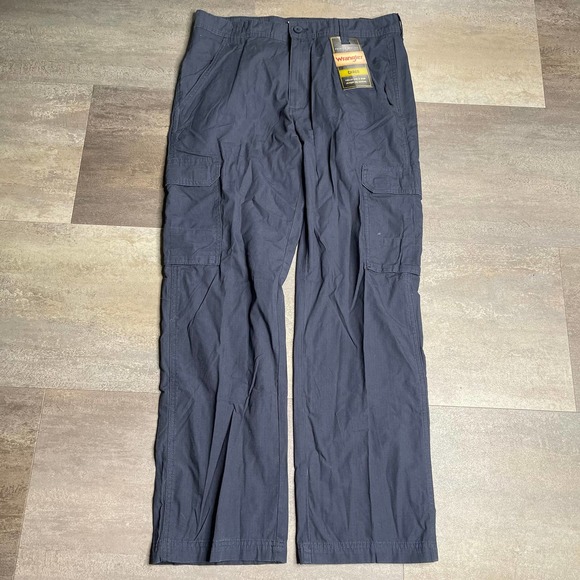 SOLD Wrangler NWT Cargo Pants 32X30 - Picture 1 of 5